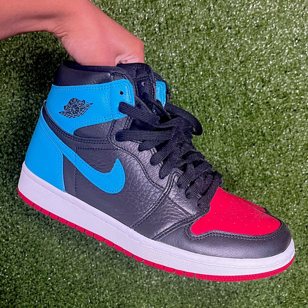 Powder blue/ gym red jordan 1’s